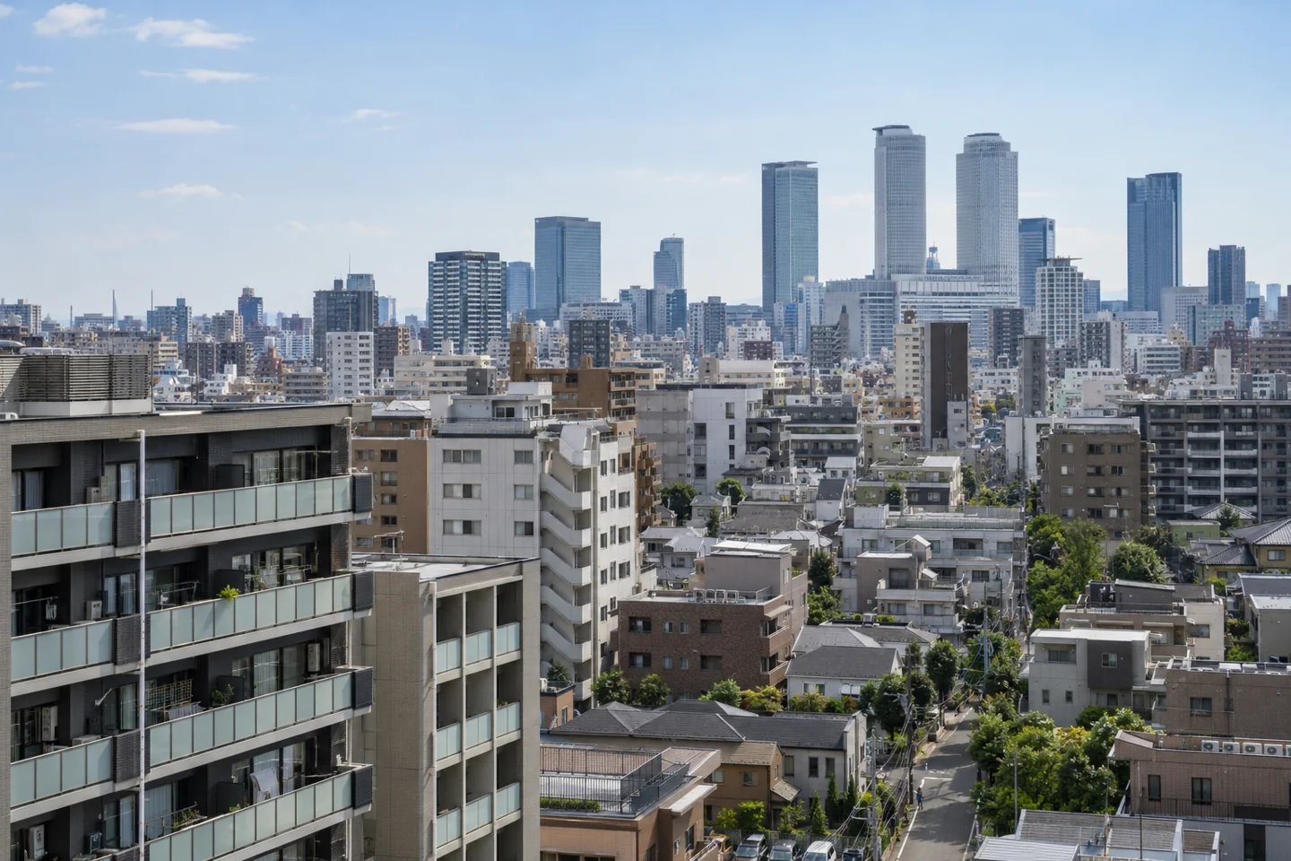 日本城市住宅區與遠方高樓天際線,AI 生成示意圖